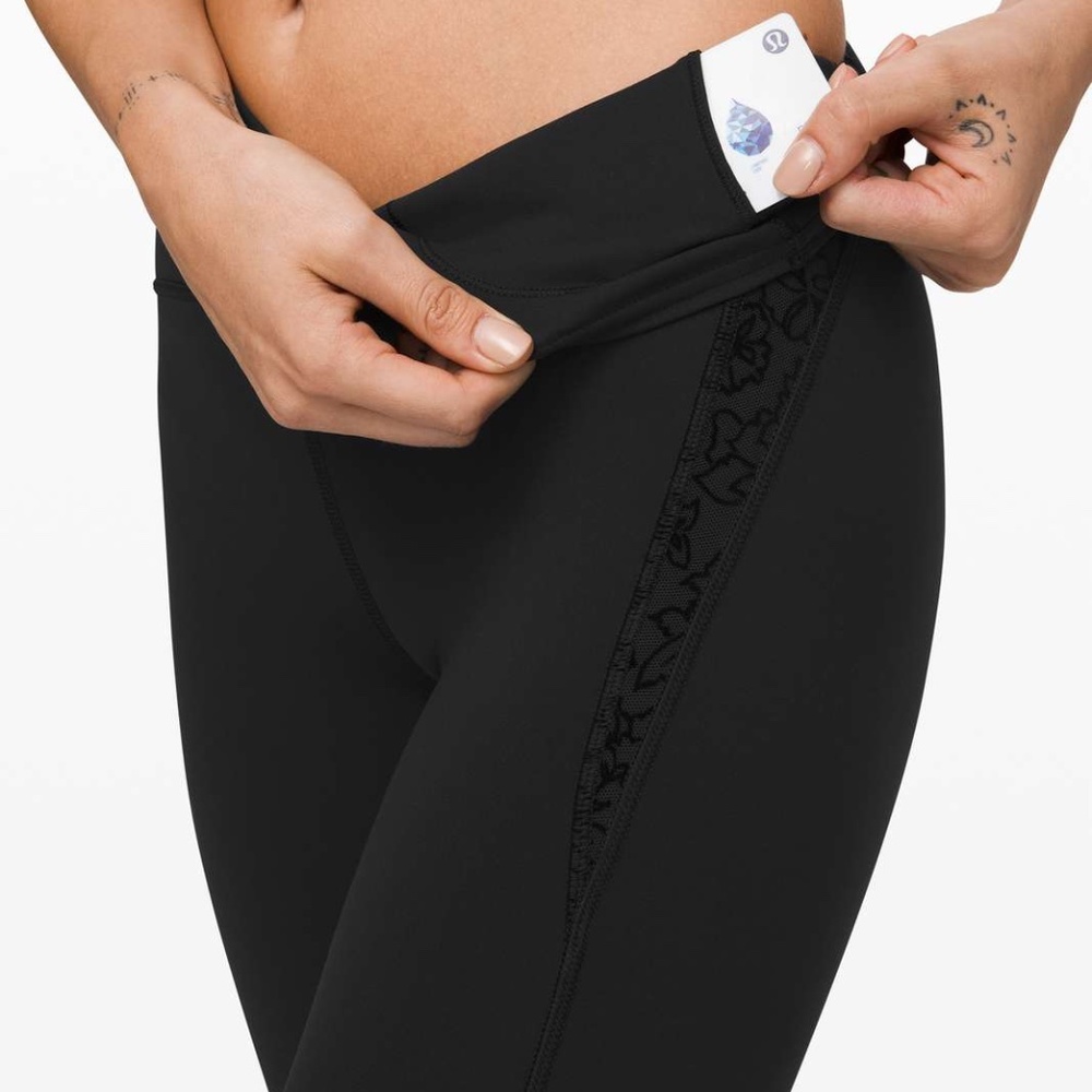 Lululemon wunder under cropped 21” in black flocked everlux